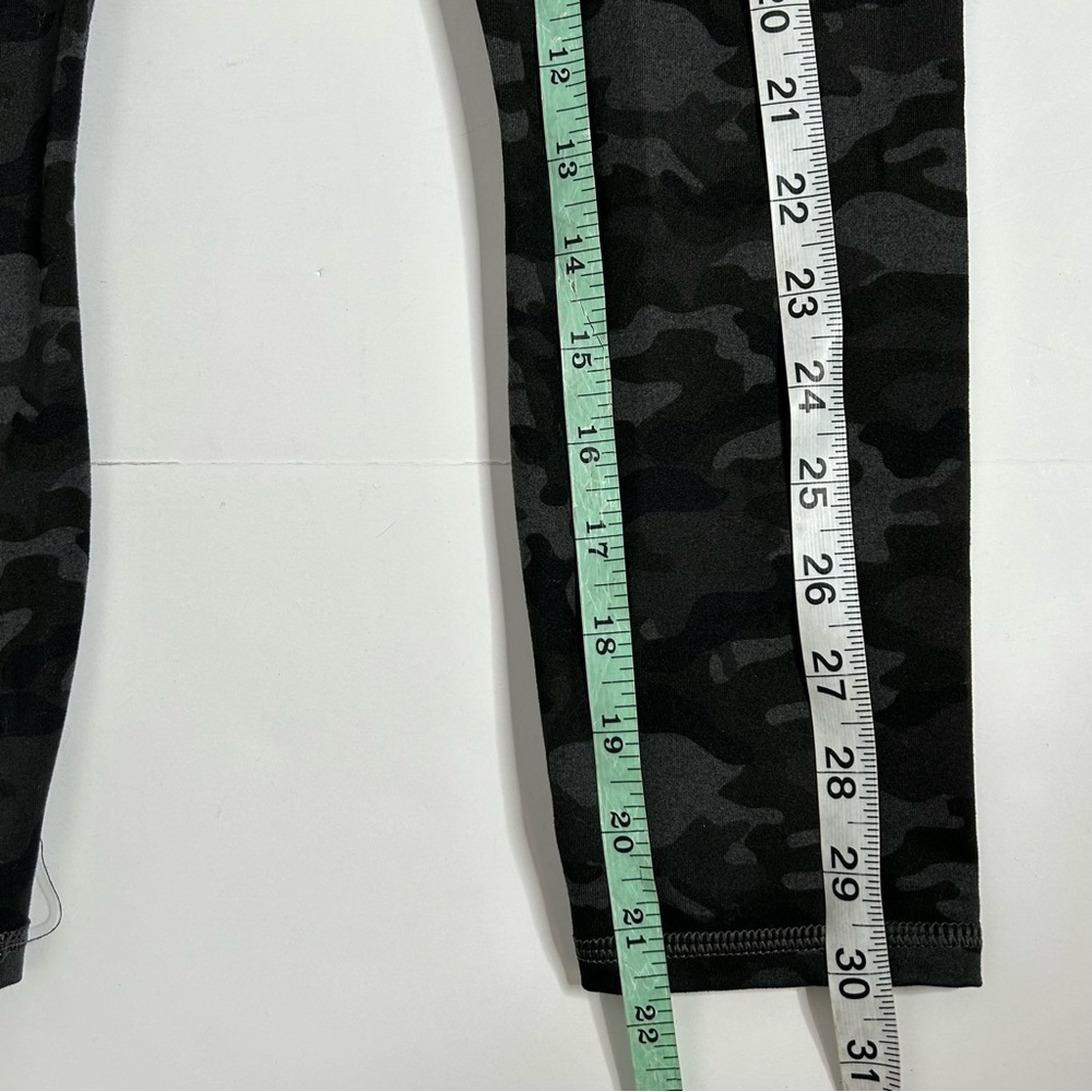 Fabletics Camo Print Cropped Activewear Leggings - Picture 12 of 13